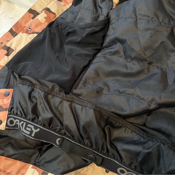 Men’s Oakley Snowboard Jacket - Picture 7 of 7
